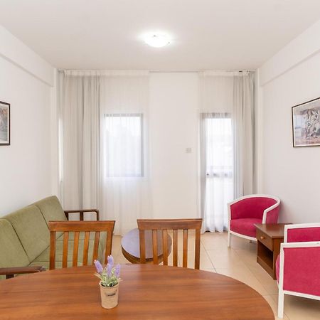 Flora Hotel Apartments 普罗塔拉斯 外观 照片