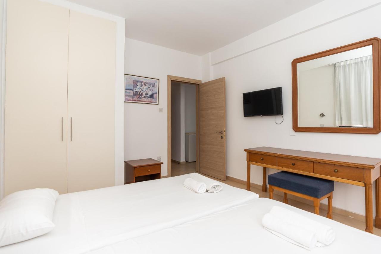 Flora Hotel Apartments 普罗塔拉斯 外观 照片