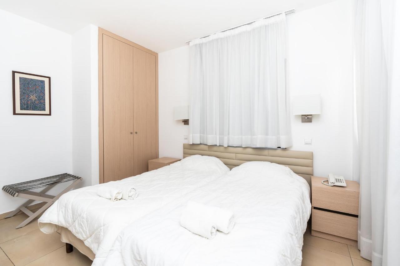 Flora Hotel Apartments 普罗塔拉斯 外观 照片