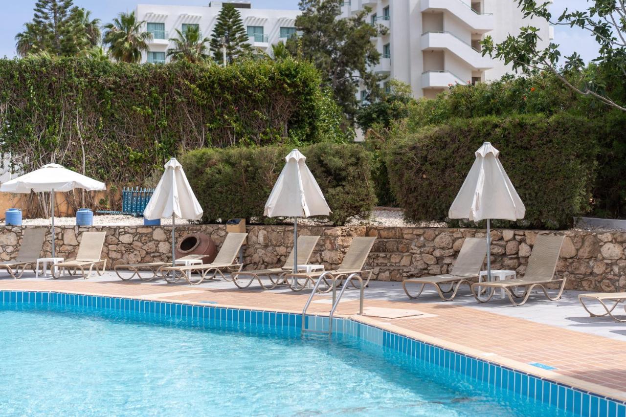 Flora Hotel Apartments 普罗塔拉斯 外观 照片