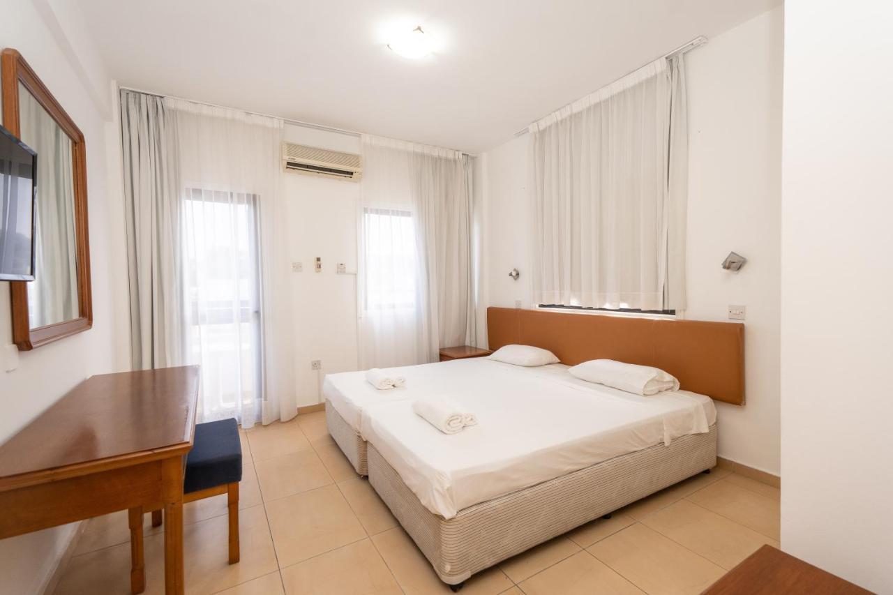Flora Hotel Apartments 普罗塔拉斯 外观 照片