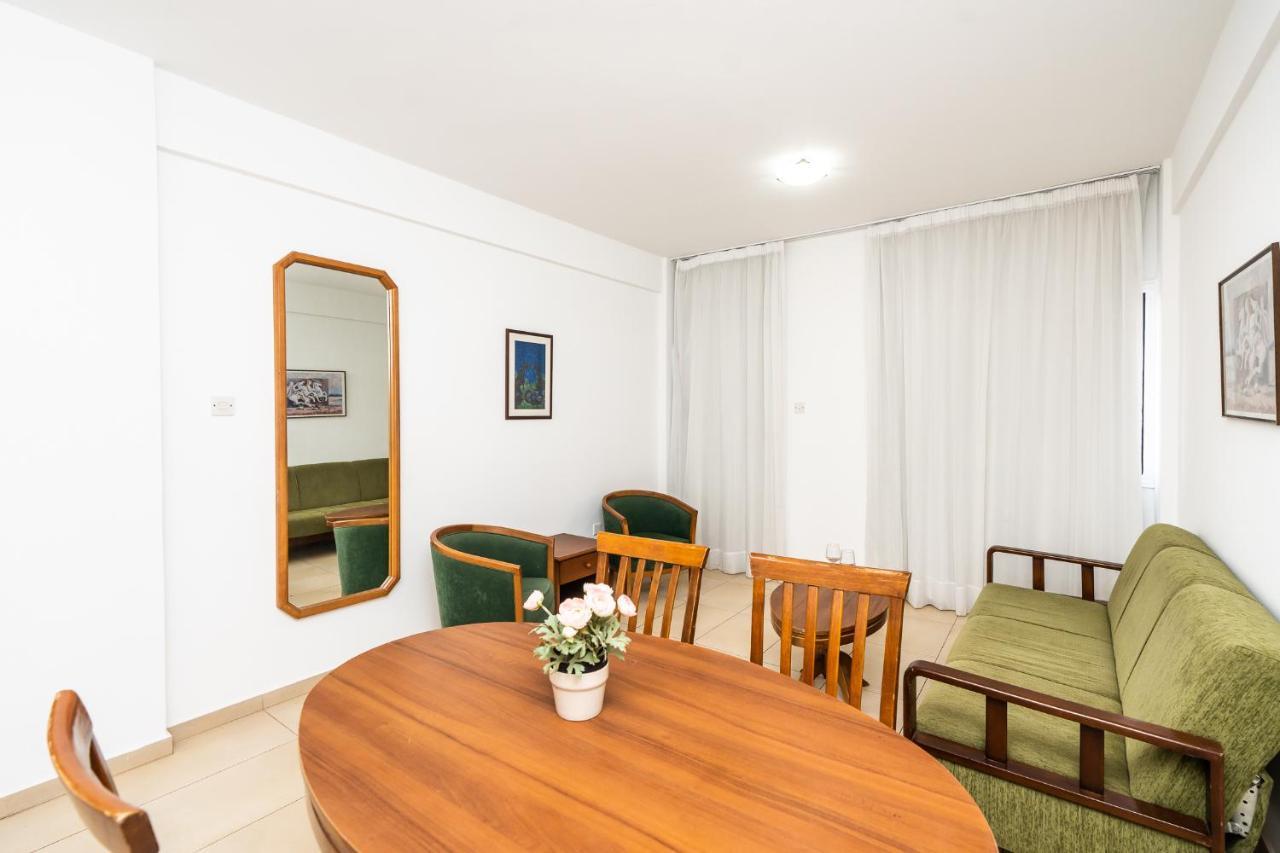 Flora Hotel Apartments 普罗塔拉斯 外观 照片