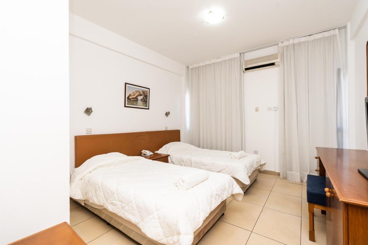 Flora Hotel Apartments 普罗塔拉斯 外观 照片