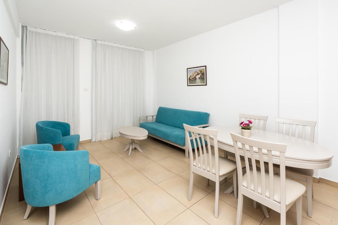 Flora Hotel Apartments 普罗塔拉斯 外观 照片