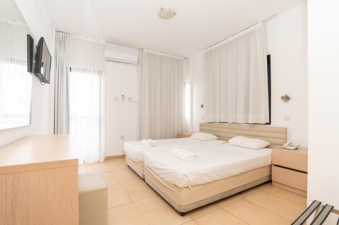 Flora Hotel Apartments 普罗塔拉斯 外观 照片