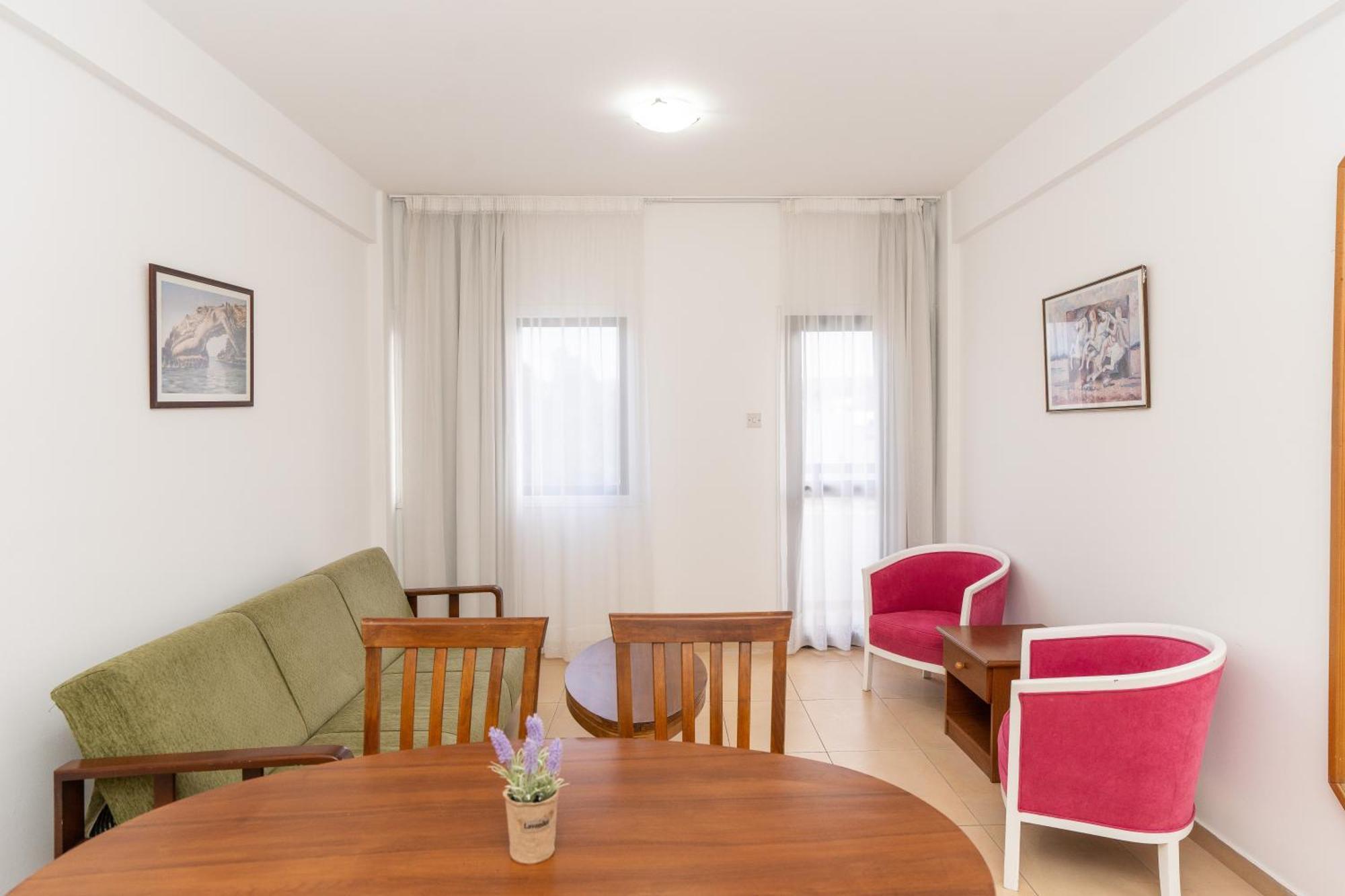 Flora Hotel Apartments 普罗塔拉斯 外观 照片